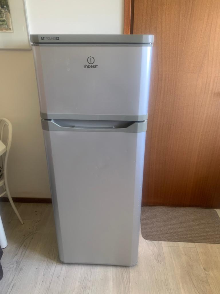 Indesit koelkast met vriesvak., Witgoed en Apparatuur, Koelkasten en IJskasten, Ophalen of Verzenden, Gebruikt, Met aparte vriezer
