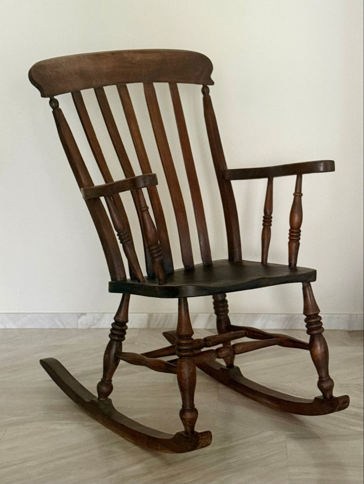 Antieke houten schommelstoel - Comfort en stijl, Ophalen