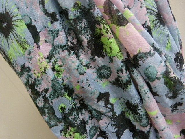 Grote ronde sjaal met bloemenprint pastel Pieces, Kleding | Dames, Mutsen, Sjaals en Handschoenen, Maat 42/44 (L), Ophalen of Verzenden