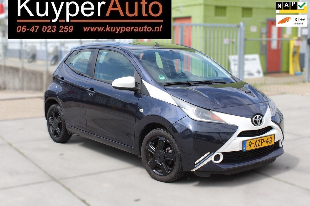 Toyota Aygo 1.0 VVT-i x-play dealer onderhouden CAMERA MULTI, Voorwielaandrijving, Euro 5, Gebruikt, Origineel Nederlands
