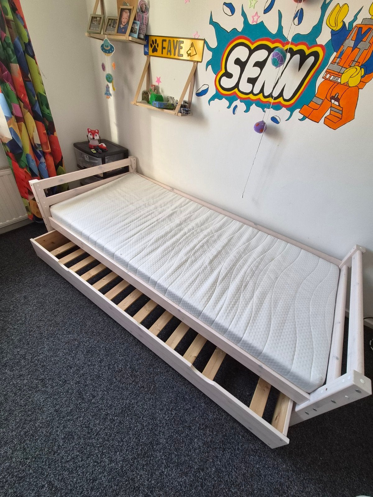 Eenpersoonsbed met uitschuifbaar logeerbed, Huis en Inrichting, Ophalen, 90 cm, Eenpersoons, Overige typen