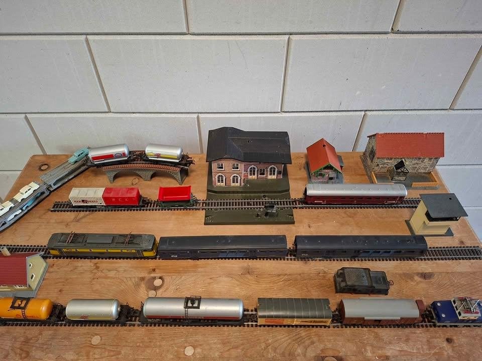 Treinset met veelal Lima wagons. en Jouef locomotief., Gelijkstroom, Ophalen of Verzenden, Lima, Gebruikt