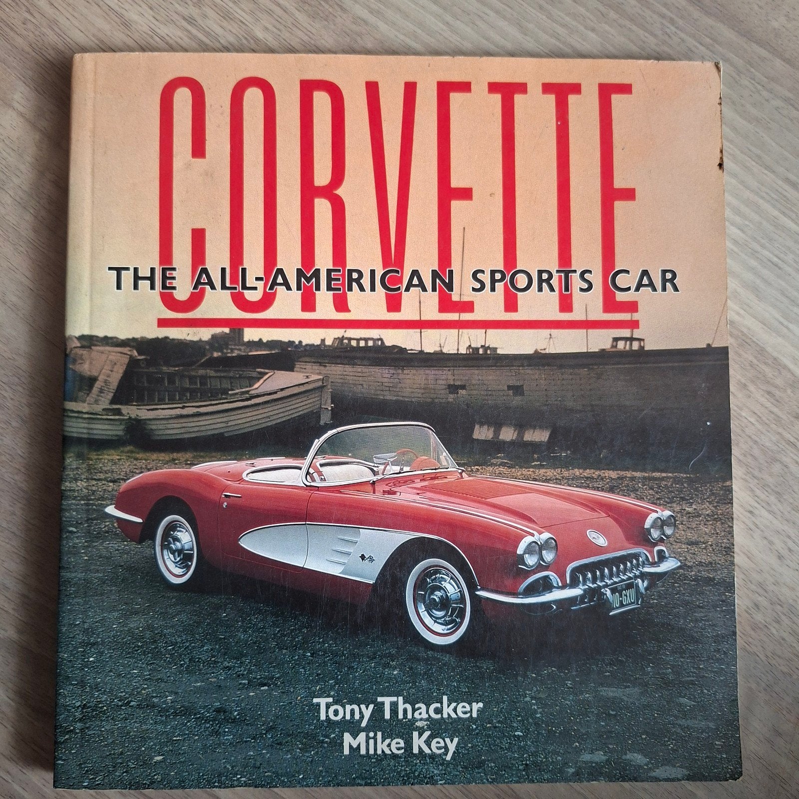Corvette: The All-American Sports Car - Boek, Ophalen of Verzenden, Gelezen, Overige merken, Tony Thacker, Mike Key