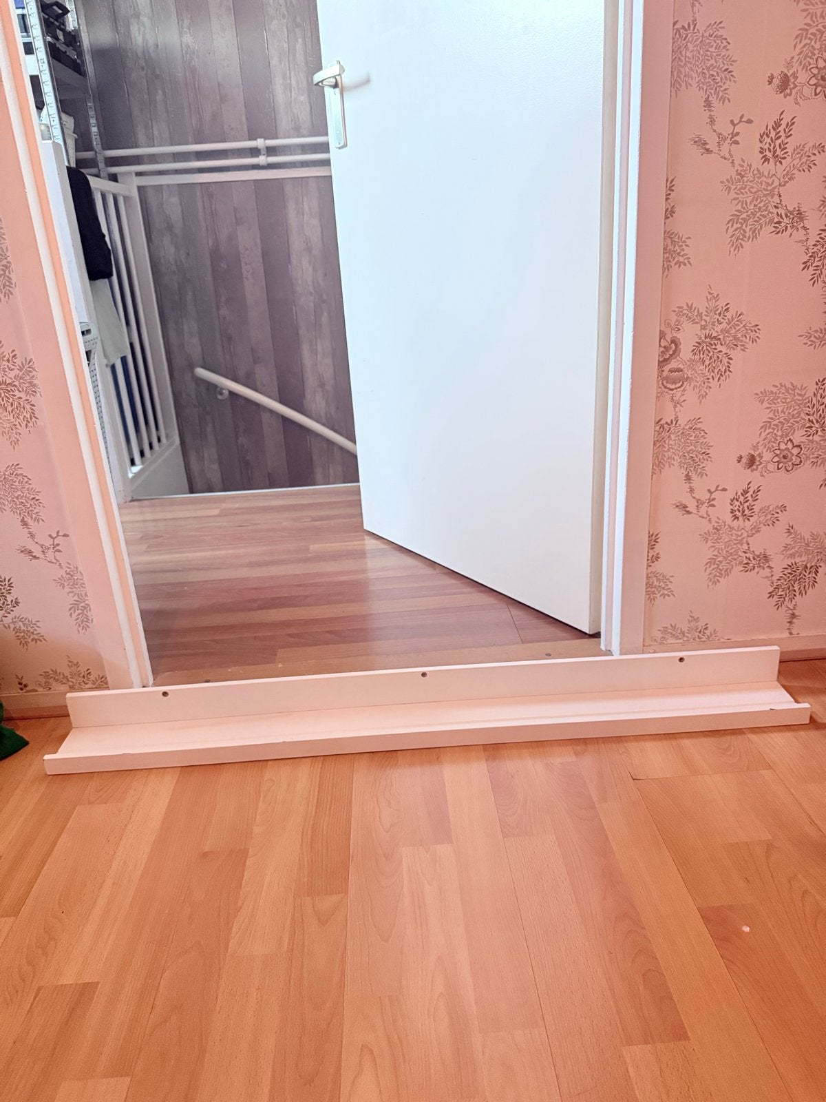 IKEA schilderijenplank, Huis en Inrichting, Woonaccessoires | Wandplanken en Boekenplanken, Ophalen, Zo goed als nieuw