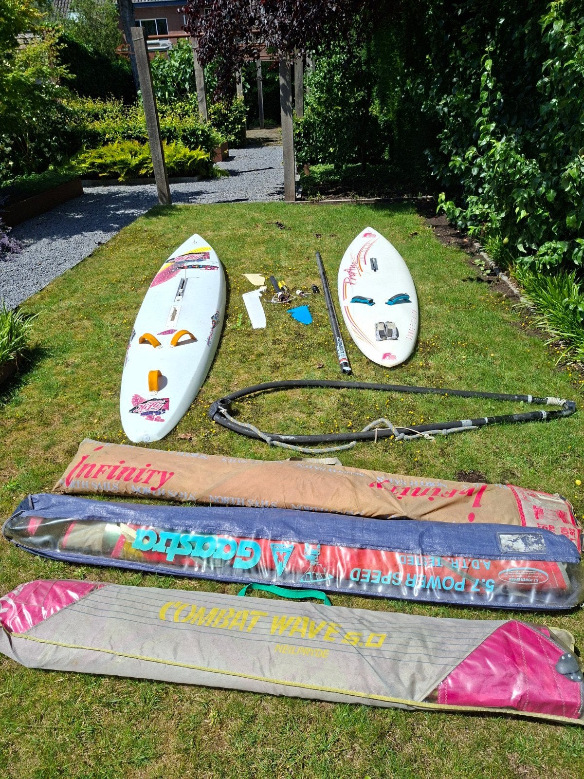 Windsurf Set: 2 Planken, 3 Zeilen, Masten en Giek, Ophalen, 250 tot 300 cm, Gebruikt, 6.5 m² tot 8 m²