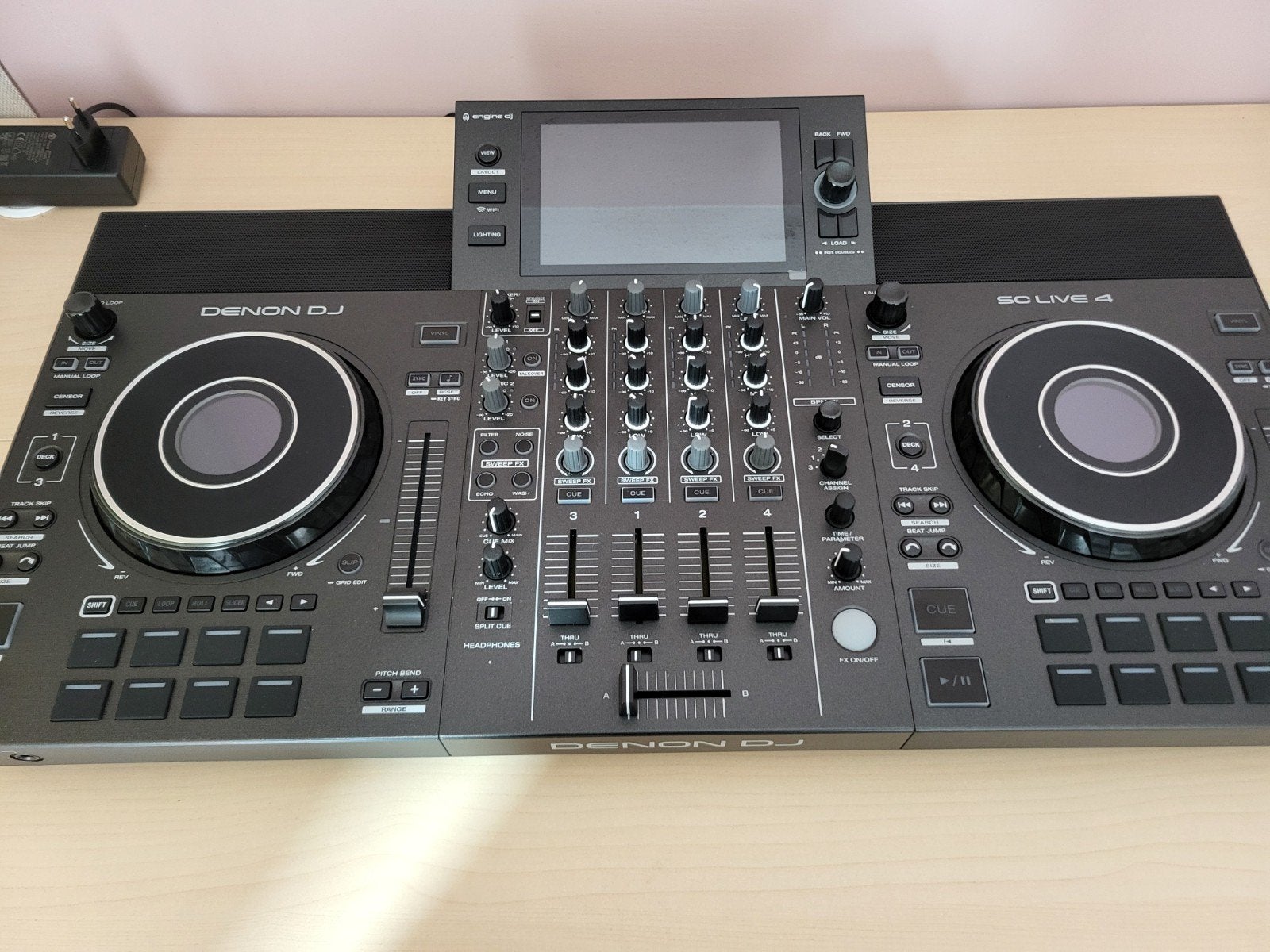 Denon DJ SC Live 4 DJ-controller met UDG flightcase, Ophalen, Zo goed als nieuw, Dj-set, Denon