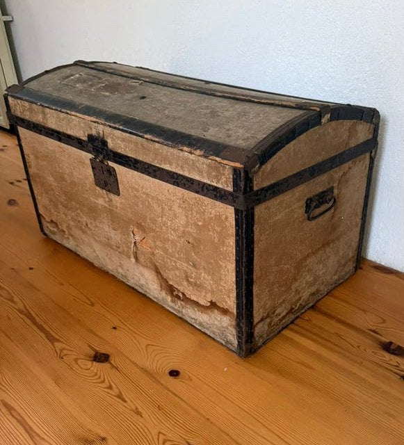 Houten kist met ronde deksel bekleed met linnen, Ophalen, Zo goed als nieuw, 50 tot 100 cm, Minder dan 50 cm