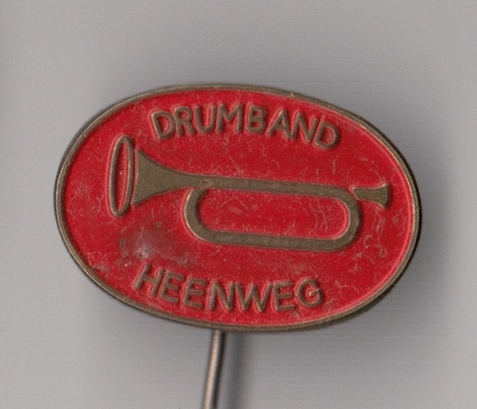 Drumband Heenweg Trompet speldje, Verzamelen, Gebruikt, Niet vindbaar, Niet vindbaar, Speldje of Pin