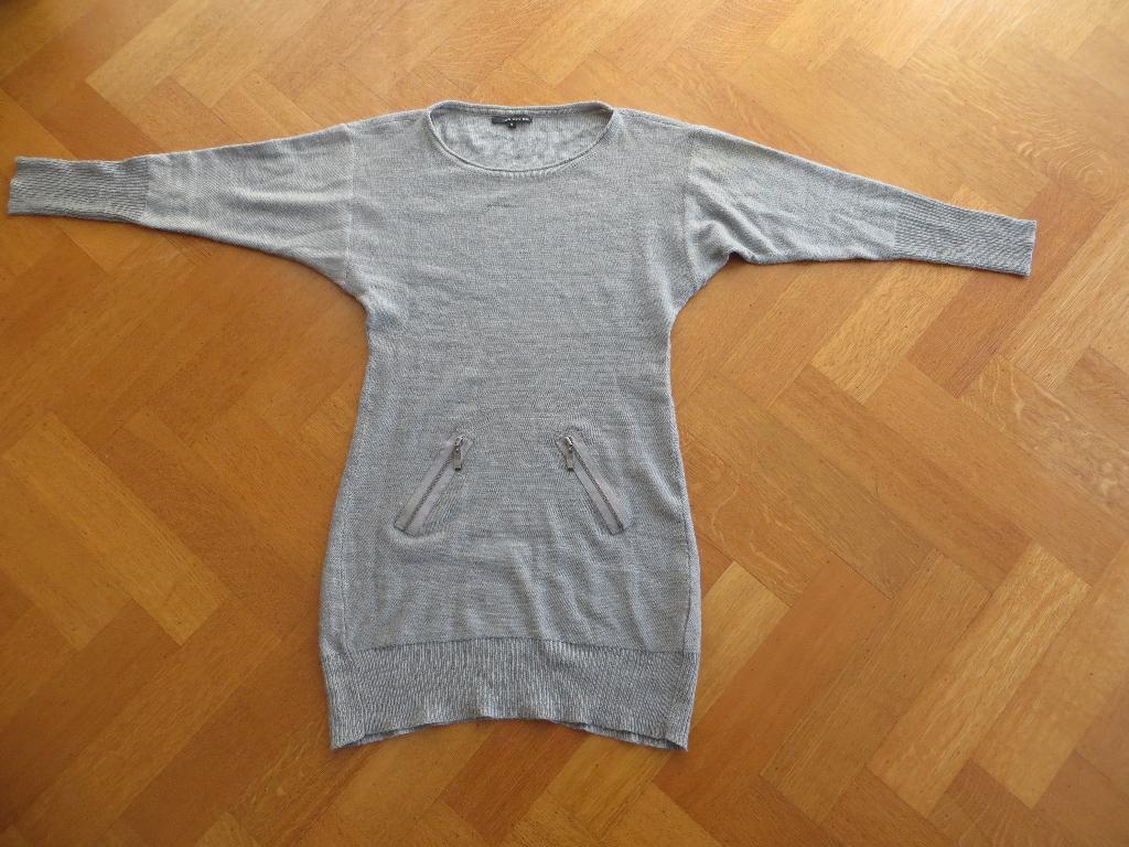 Jurk grijs met ritsjes voor Mt S 85% Acrylic 15% Alpaca, Kleding | Dames, Jurken, Ophalen of Verzenden, Zo goed als nieuw, Les Amies