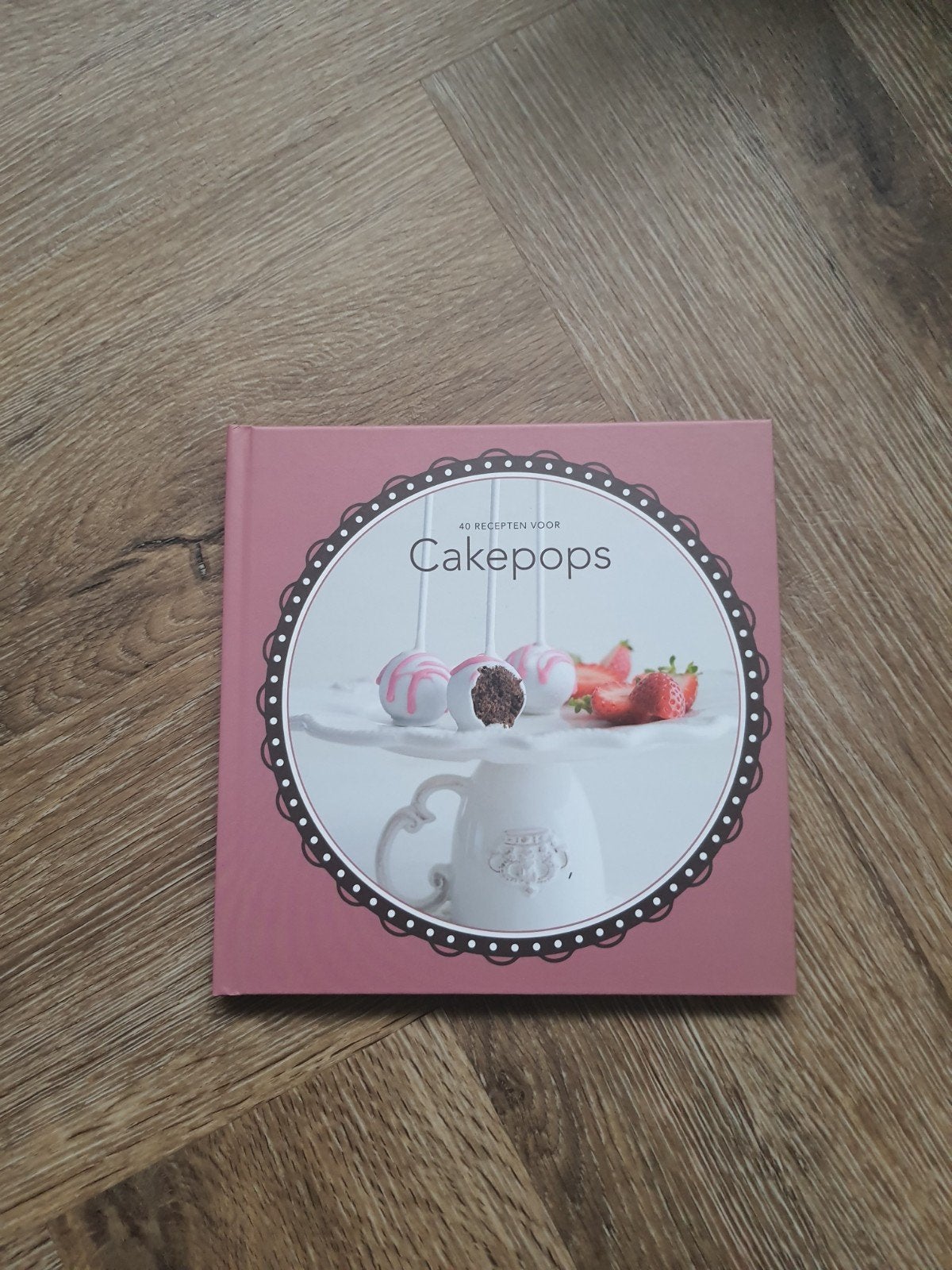 nieuw boek cakepops, Hobby en Vrije tijd, Ophalen, Nieuw, Cupcakes, Boek of Tijdschrift