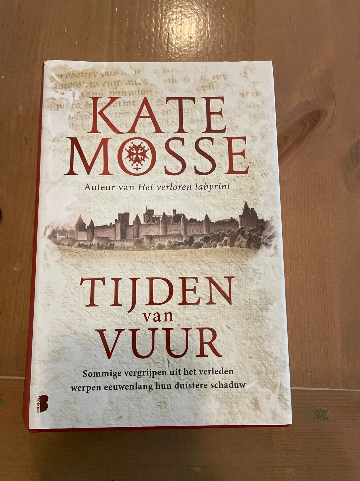 Tijden van Vuur - Deel 1 van de reeks door Kate Mosse, Boeken, Ophalen of Verzenden, Gelezen, Nederland