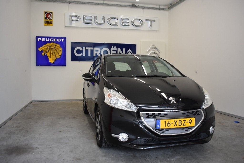 Peugeot 208 1.4 e-HDI Automaat 92.000 Km. 68 Pk. NO EXPORT., Auto's, Peugeot, Euro 5, 4 cilinders, Met garantie (alle), 96 €/maand