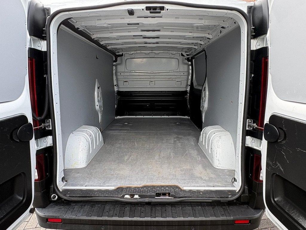 Renault Trafic 2.0dCi 130PK Lang / 2.500kg trekhaakgewicht /, Auto's, Voorwielaandrijving, Gebruikt, 4 cilinders, Met garantie (alle)