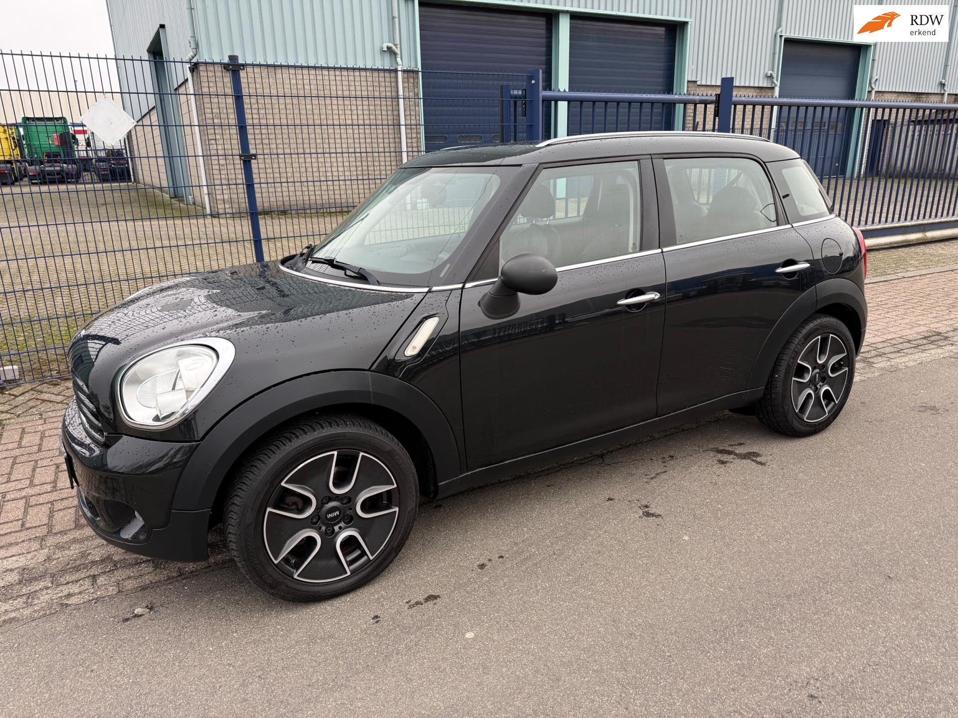 Mini Mini Countryman 1.6 *187.458 KM*AIRCO*LEER*CV*17 INCH, Auto's, Voorwielaandrijving, Gebruikt, Zwart, Bedrijf