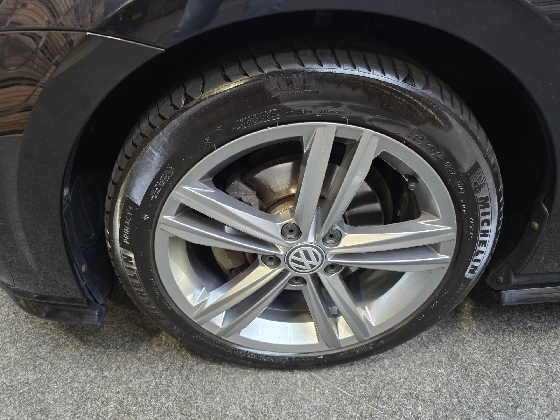 Volkswagen Golf 1.4 TSI R-Line Highline VCP LED Matrix Clima, Auto's, Voorwielaandrijving, Gebruikt, 4 cilinders, Zwart