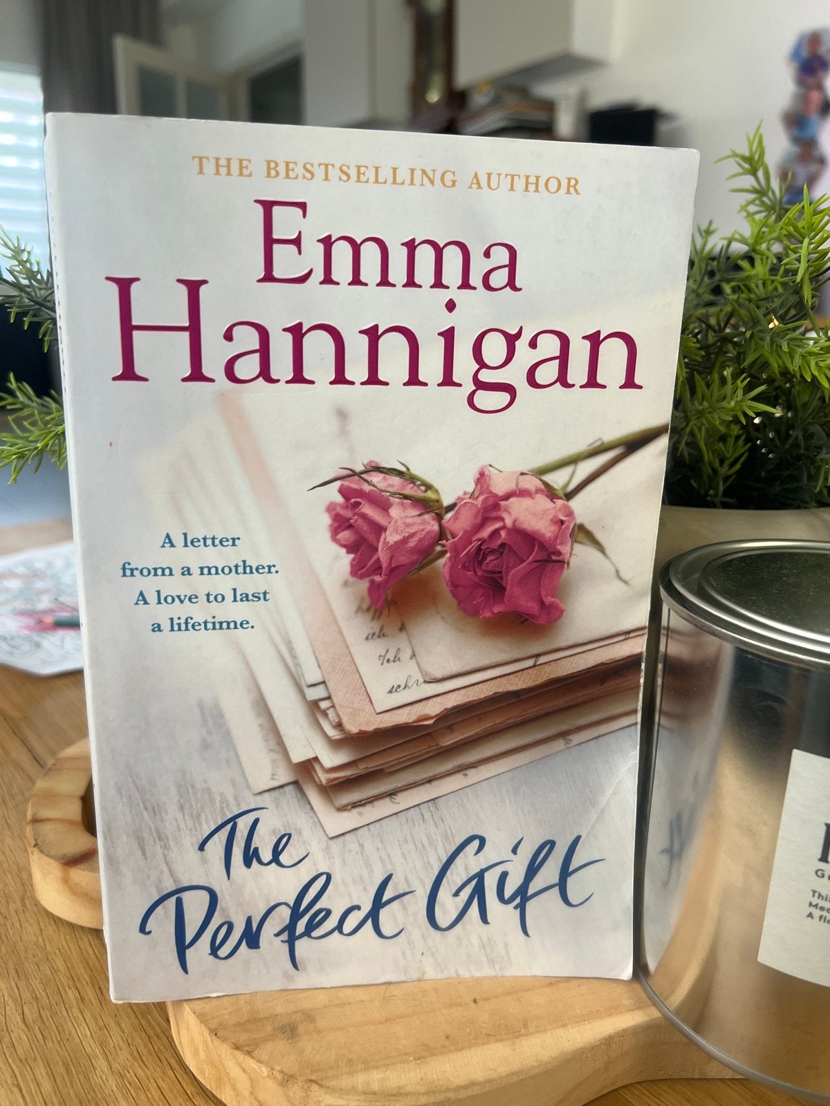The Perfect Gift - Emma Hannigan (Engelstalig), Ophalen of Verzenden, Zo goed als nieuw, Wereld overig