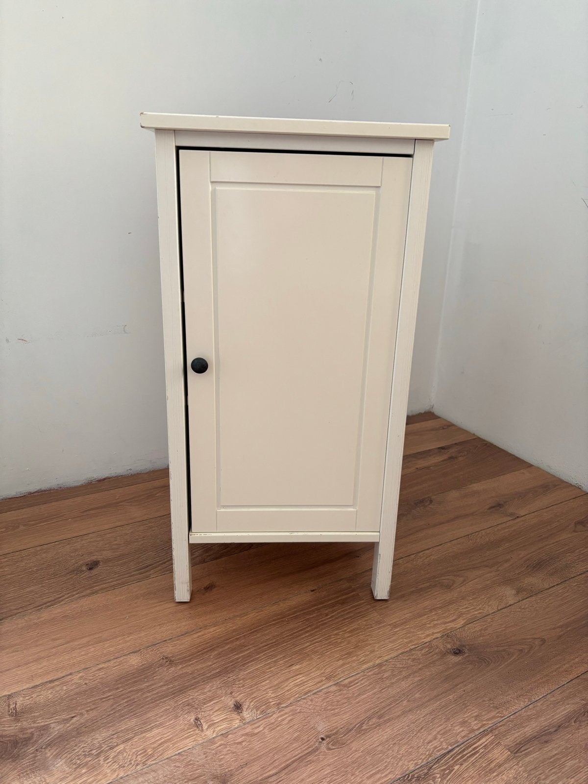 Gratis ikea hemnes nachtkastje met planken, Ophalen, Gebruikt