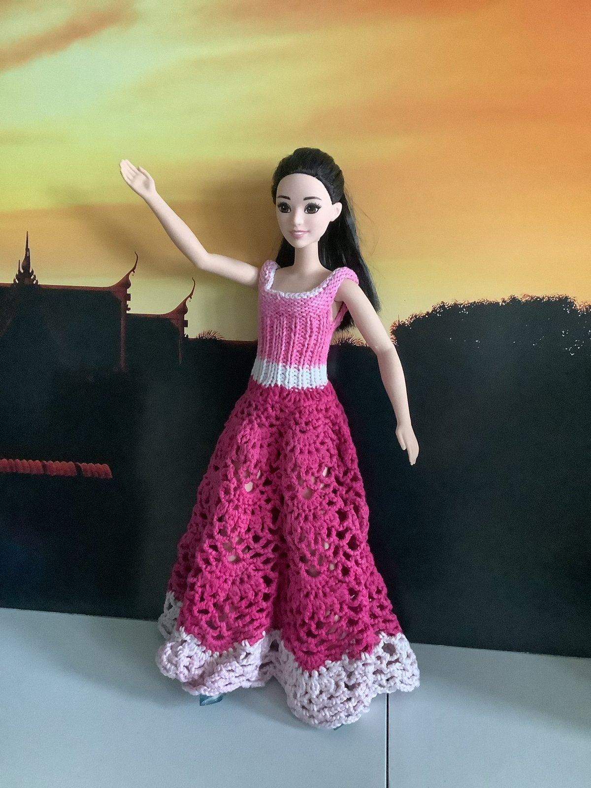 Grote Barbiepop met gehaakte jurk, Ophalen of Verzenden, Gebruikt, Barbie