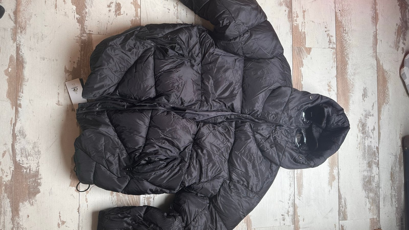 C.P. Company x Palace donsjack met capuchon en bril, Ophalen of Verzenden, Zo goed als nieuw, Maat 48/50 (M), Zwart