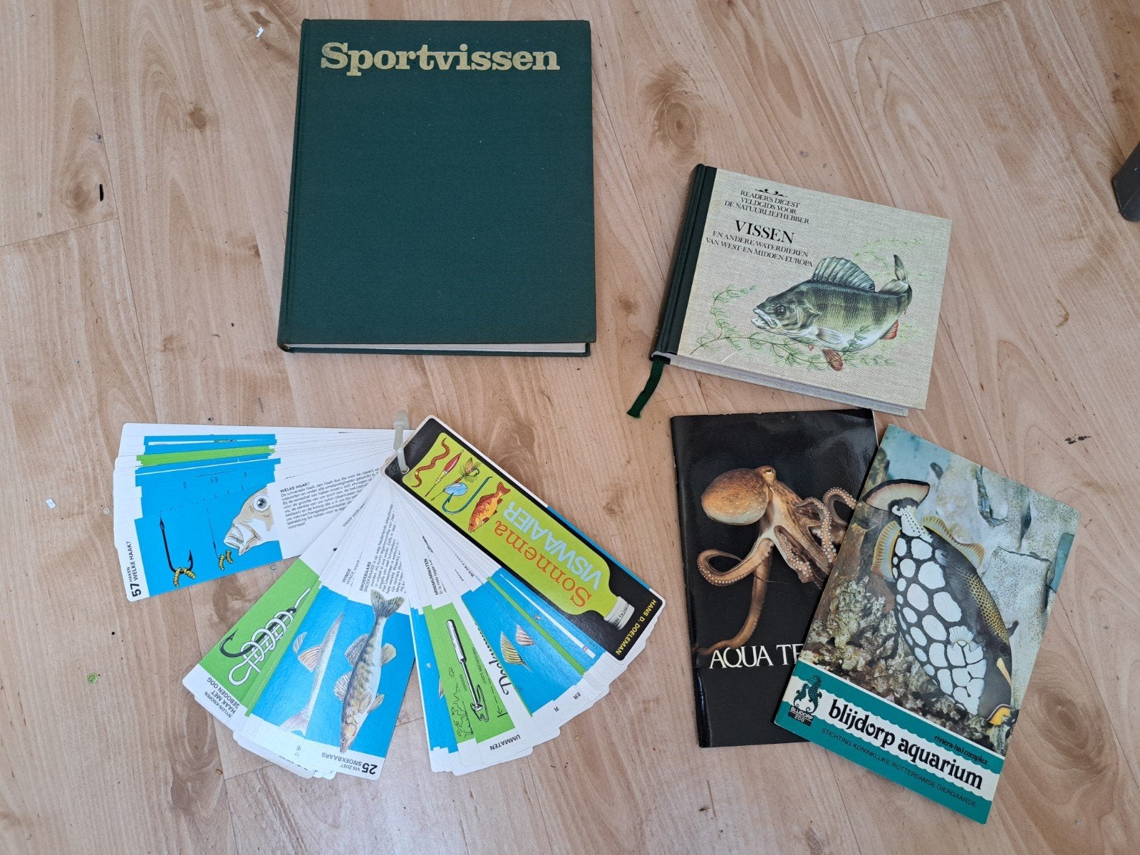 Boeken en kaartenwaaier over vissen en aquaria, Ophalen of Verzenden, Gebruikt, Overige soorten, Overige typen
