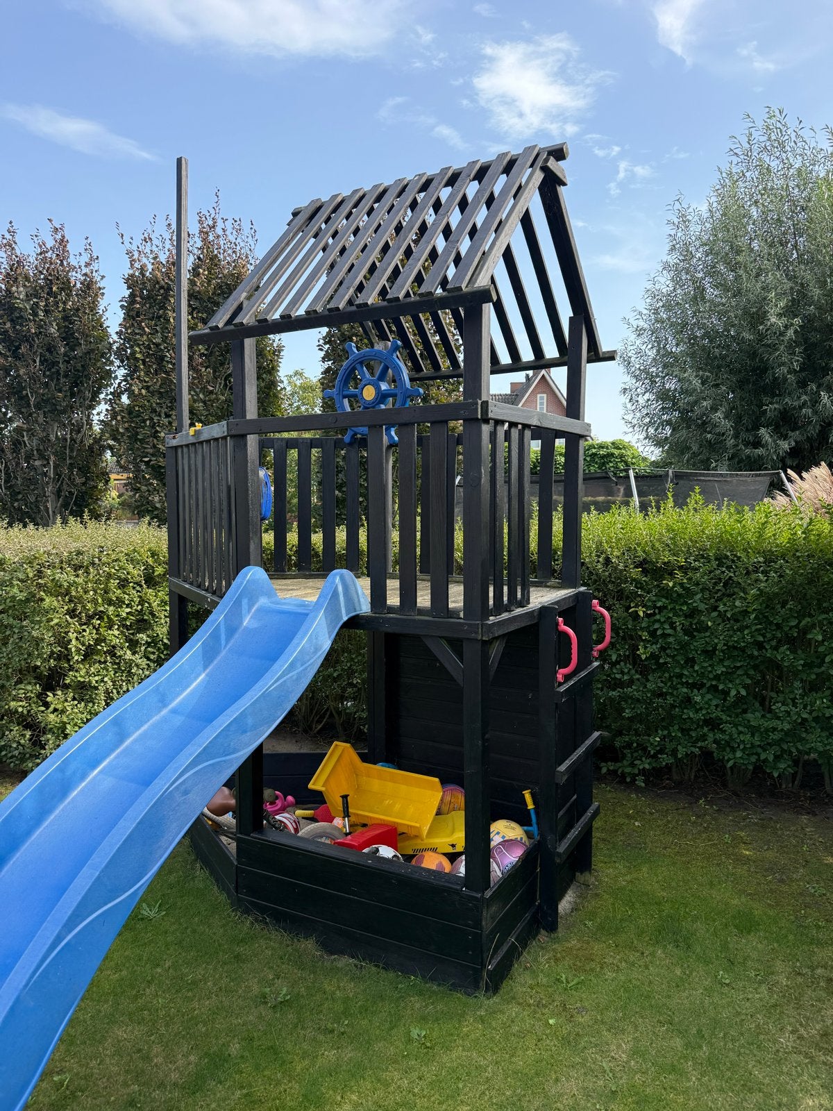 Speelhuisje met glijbaan en zandbak, Kinderen en Baby's, Speelgoed | Buiten | Speeltoestellen, Ophalen, Gebruikt, Glijbaan