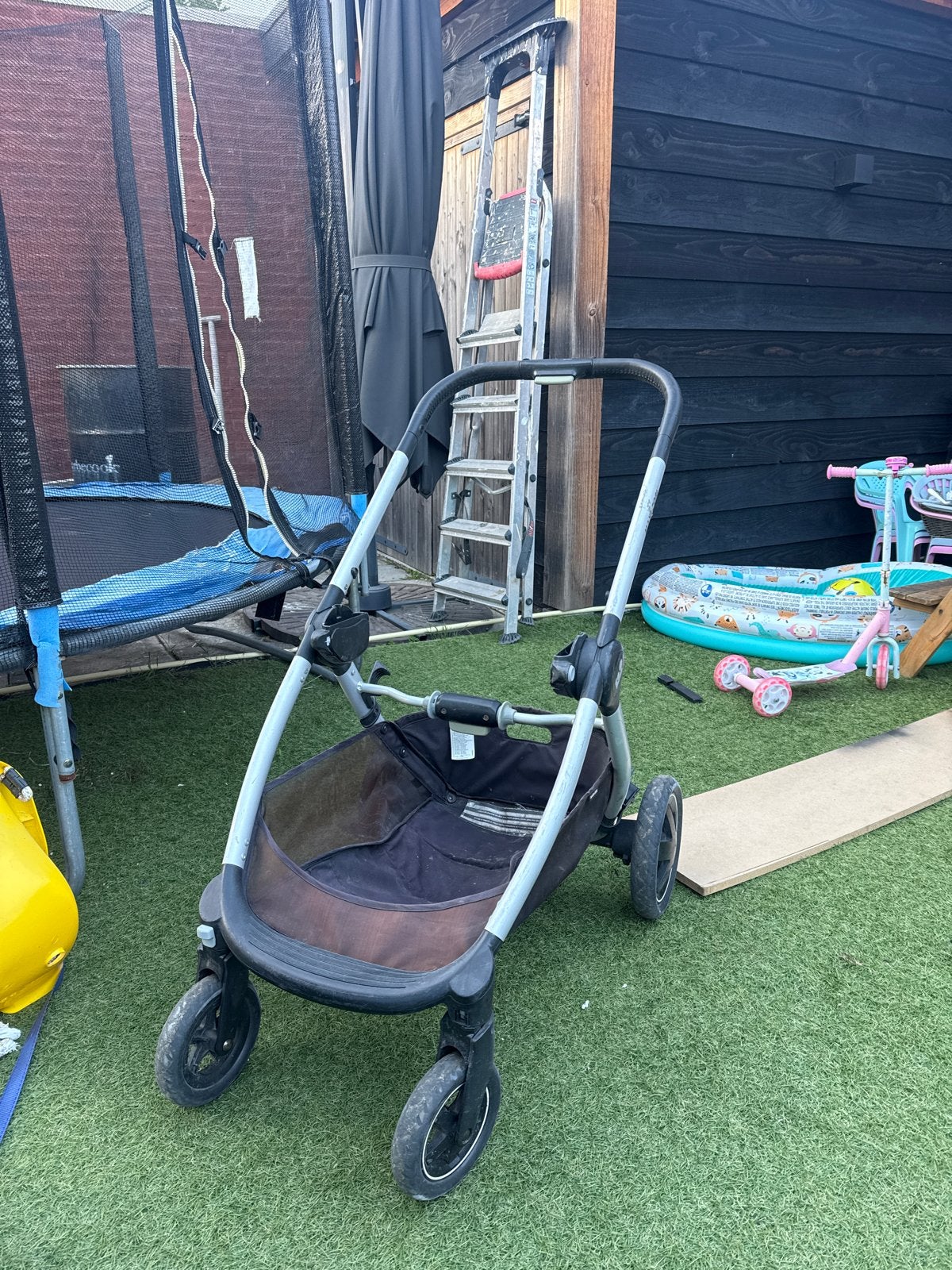 Maxi-Cosi kinderwagen onderstel met grote opbergbak, Kinderen en Baby's, Ophalen, Gebruikt, Kinderwagen, Maxi-Cosi