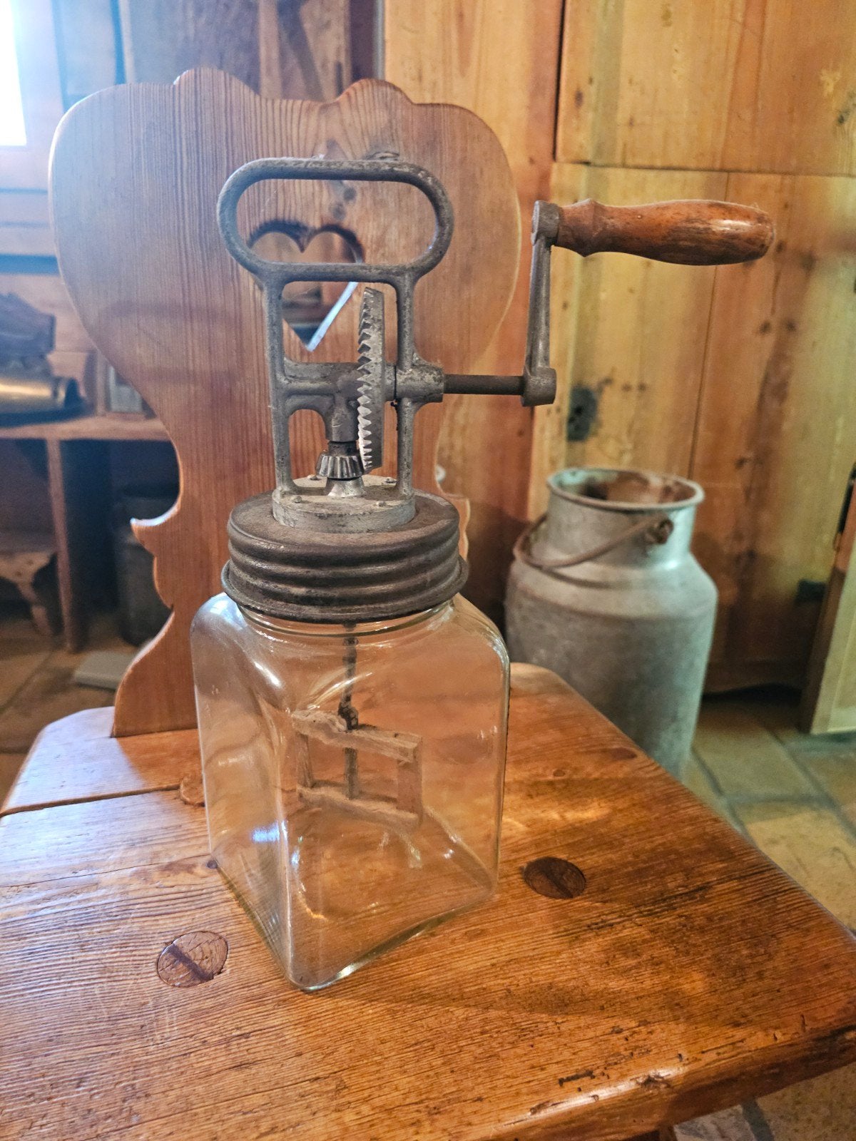Antieke boterkarn in glazen pot - Vintage keukenapparaat, Antiek en Kunst, Ophalen of Verzenden