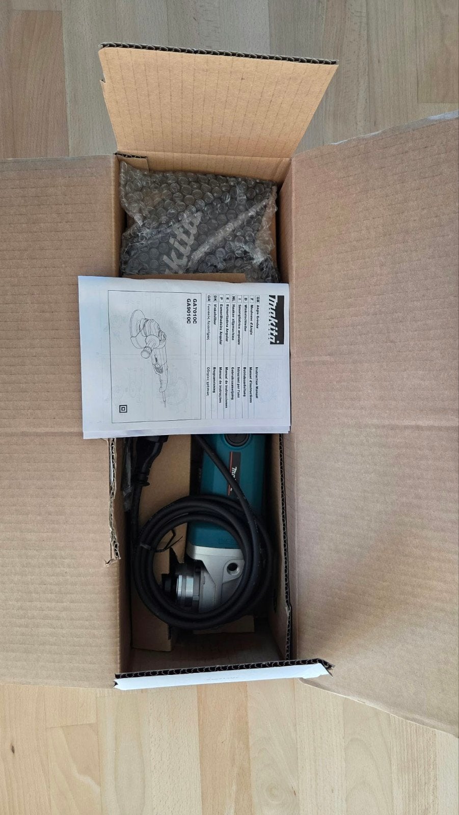 Nieuwe Makita GA9010C Haakse Slijper, Ophalen of Verzenden, Nieuw, 1000 watt of meer, Haakse handslijpmachine
