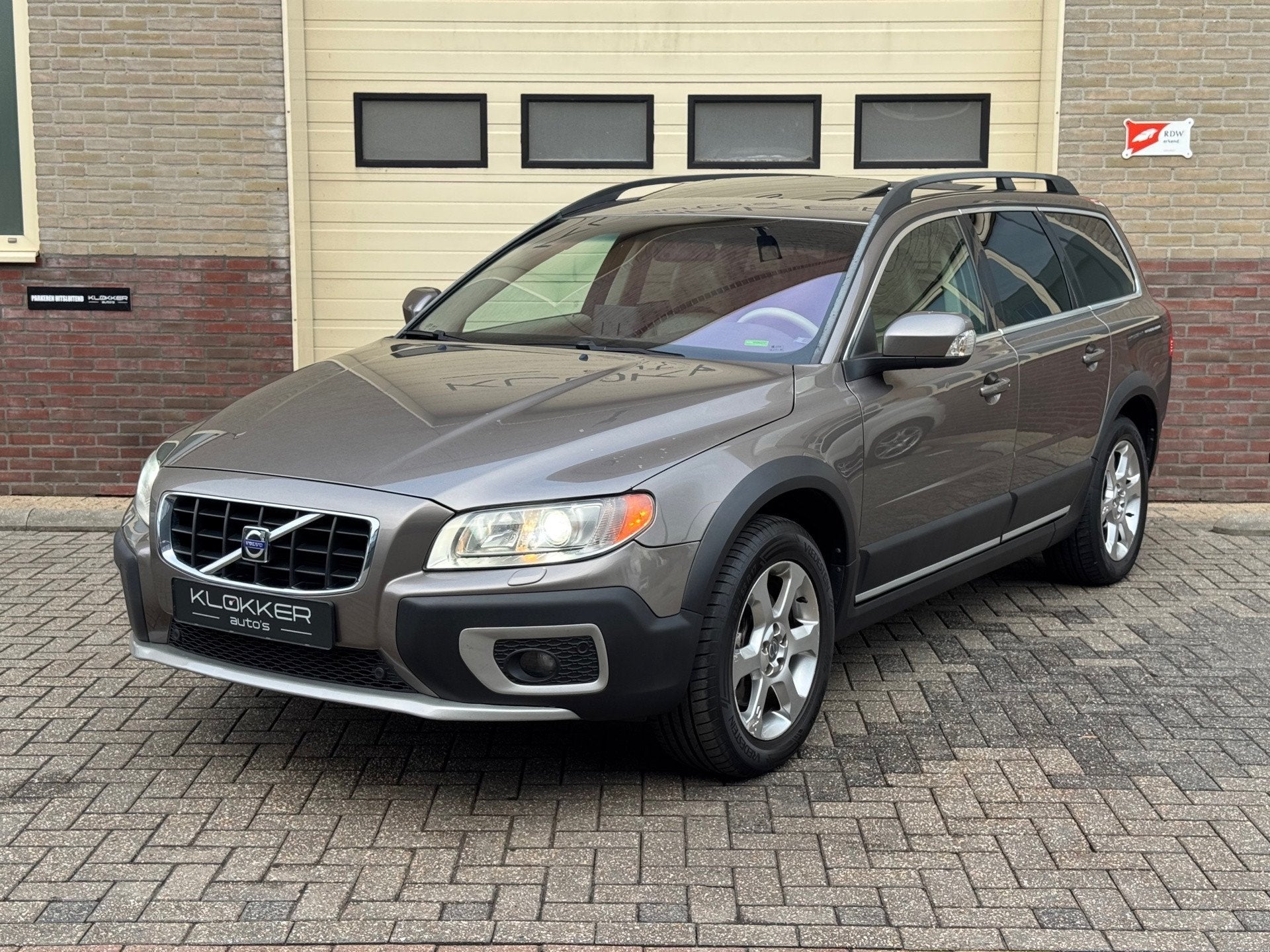 Volvo XC70 3.2 Summum Schuifdak|Navi|Memory|Xenon|Trekhaak, Auto's, Automaat, 238 pk, Beige, Bruin