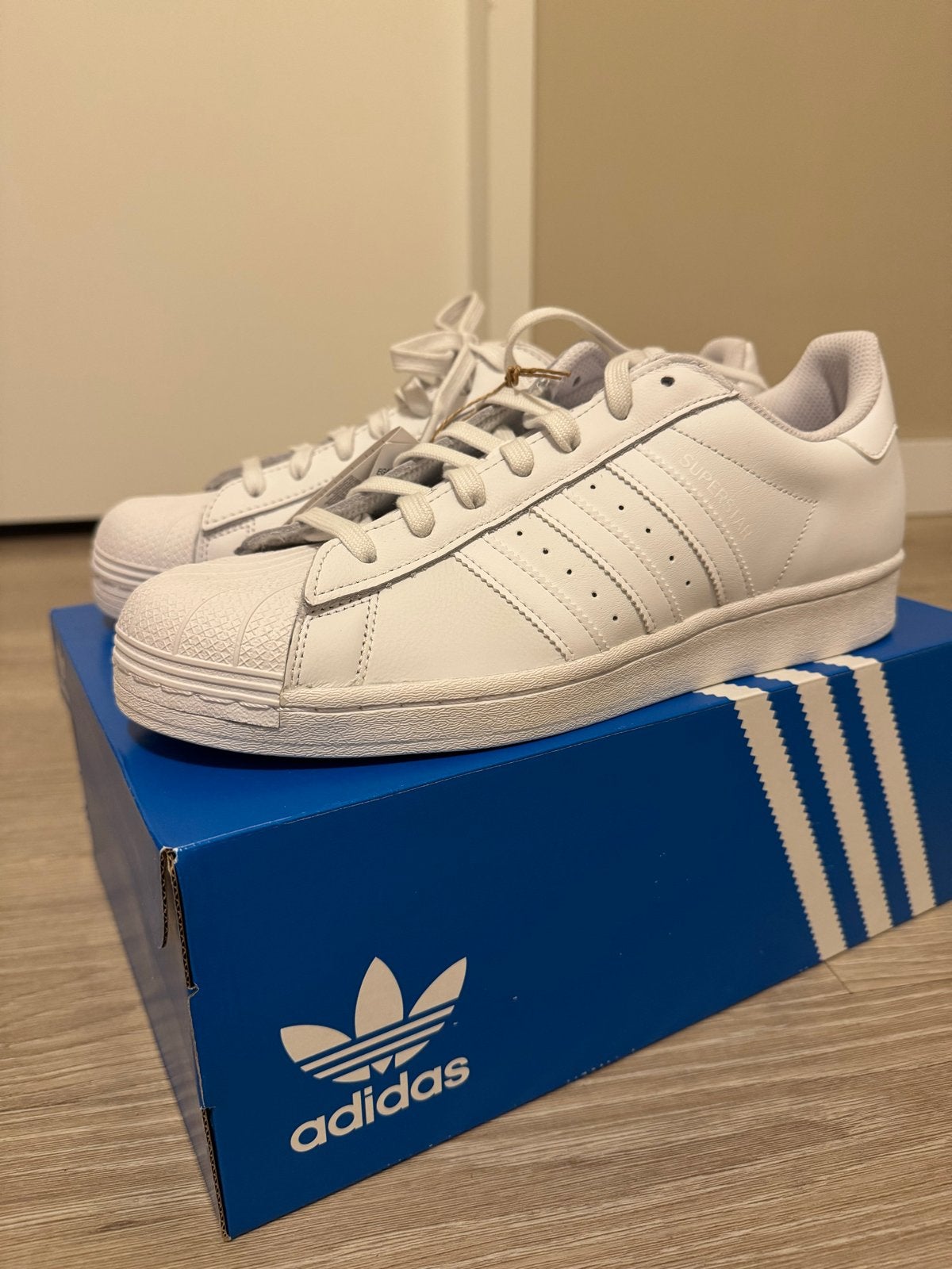 Adidas Superstar sneakers - Maat 44 2/3 - Nieuw in doos, Wit, Nieuw, Ophalen of Verzenden, Sneakers of Gympen