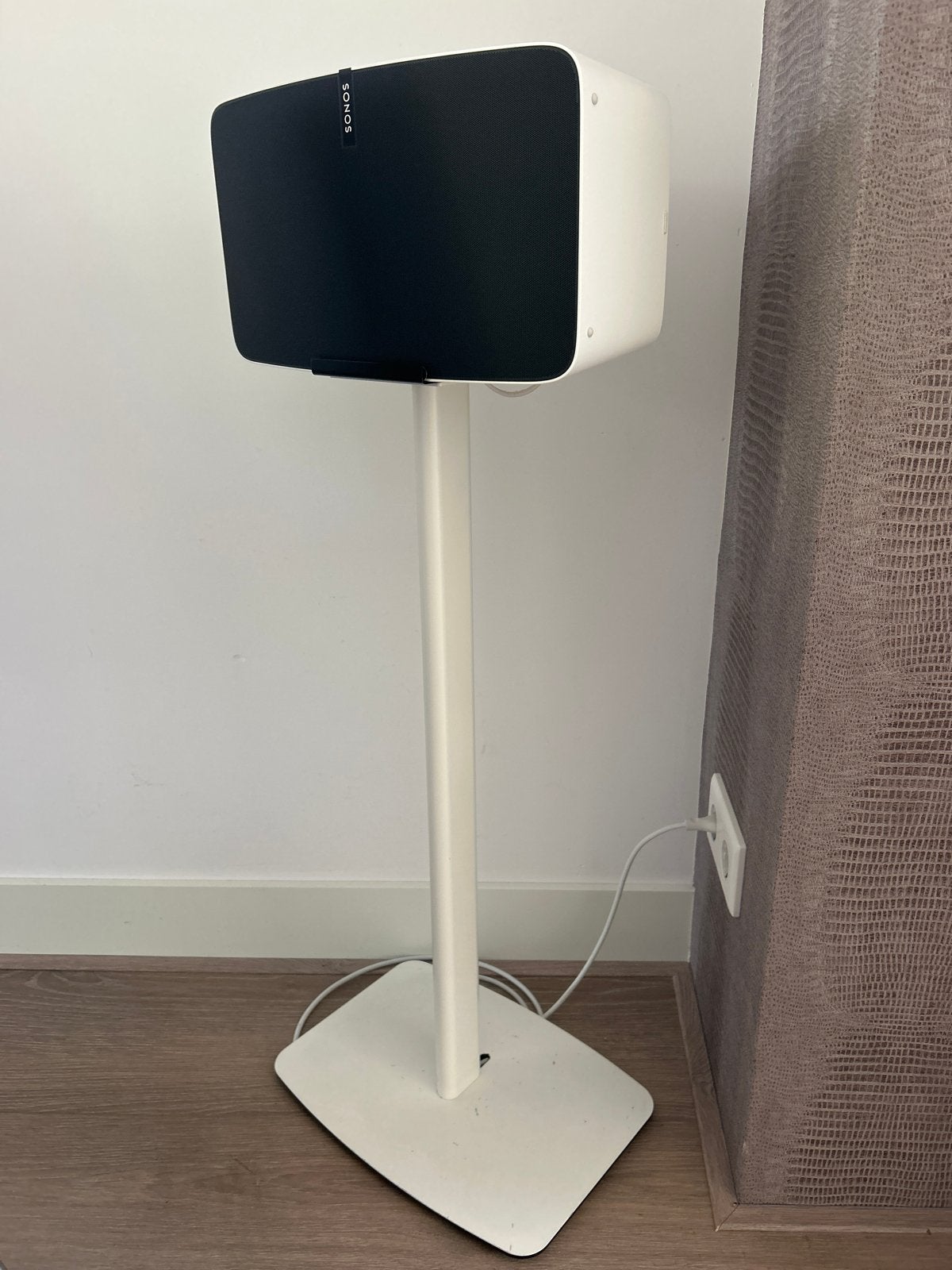 2 speakers Sonos Play:5 Gen 2 (wit) met standaard, Audio, Tv en Foto, Luidsprekers, Zo goed als nieuw, Slimme speaker, 150 watt of meer