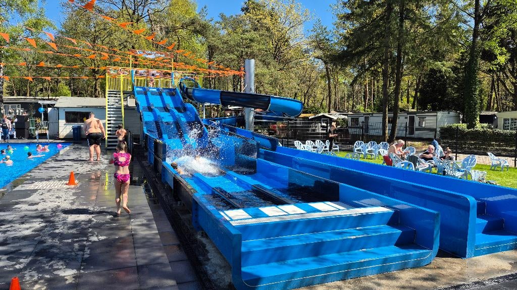 Zomeractie vakantiechalets op de Veluwe met waterpark, In bos, 2 slaapkamers, Tv, Recreatiepark