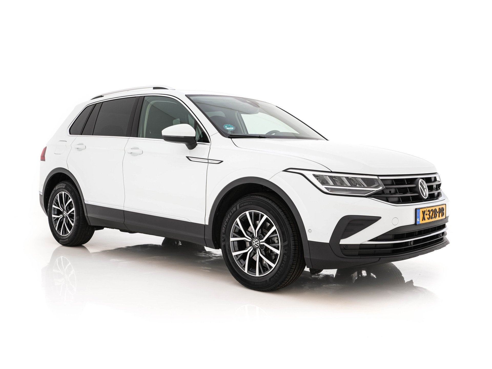 Volkswagen Tiguan 1.5 TSI Life Business Mild-Hybrid (INCL-BT, Stof, 4 cilinders, 150 pk, Wit