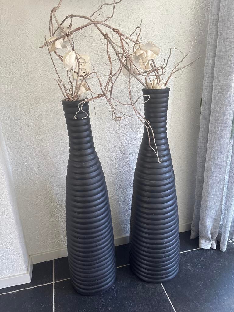 Set van 2 hoge zwarte vazen met decoratie, Ophalen, Gebruikt, Zwart