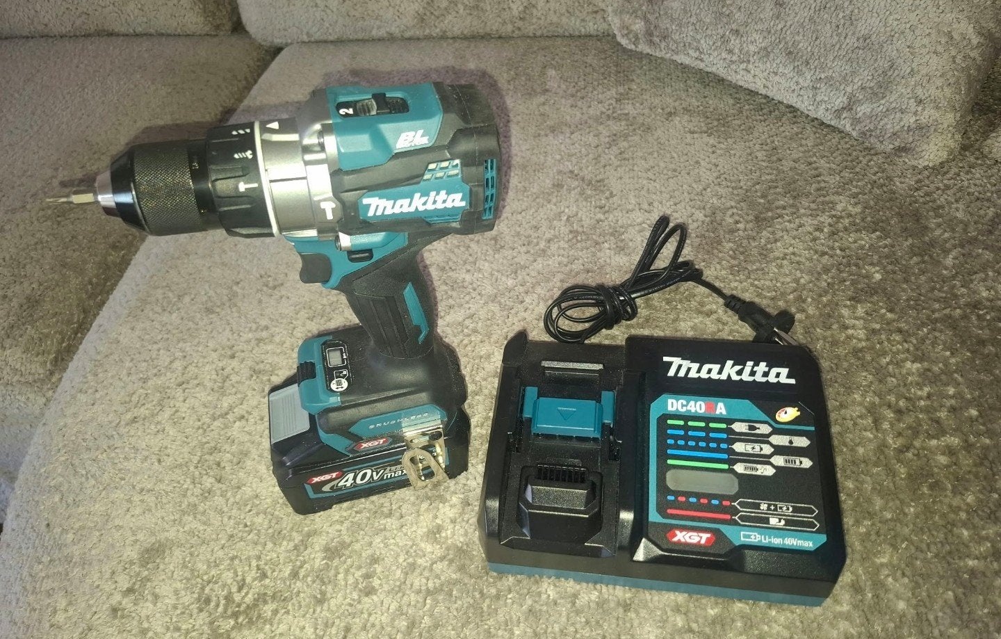 nieuw makita + gatantie Boor-/Schroefmachine met Accu en Opl, 600 watt of meer, Ophalen of Verzenden, Klopboormechanisme, Zo goed als nieuw