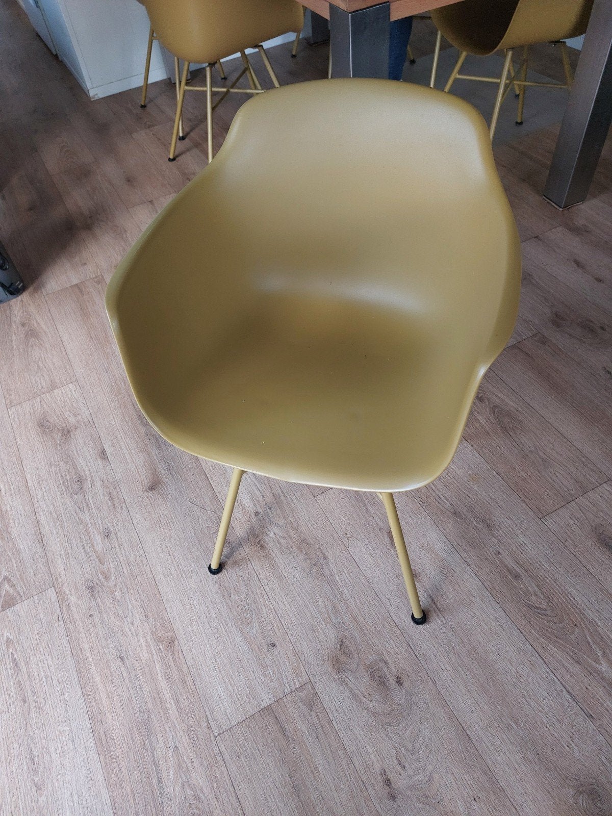 Gratis afhalen in TERHERNE (Friesland) 6 okergele stoelen, Ophalen, Kunststof, Gebruikt, Overige kleuren