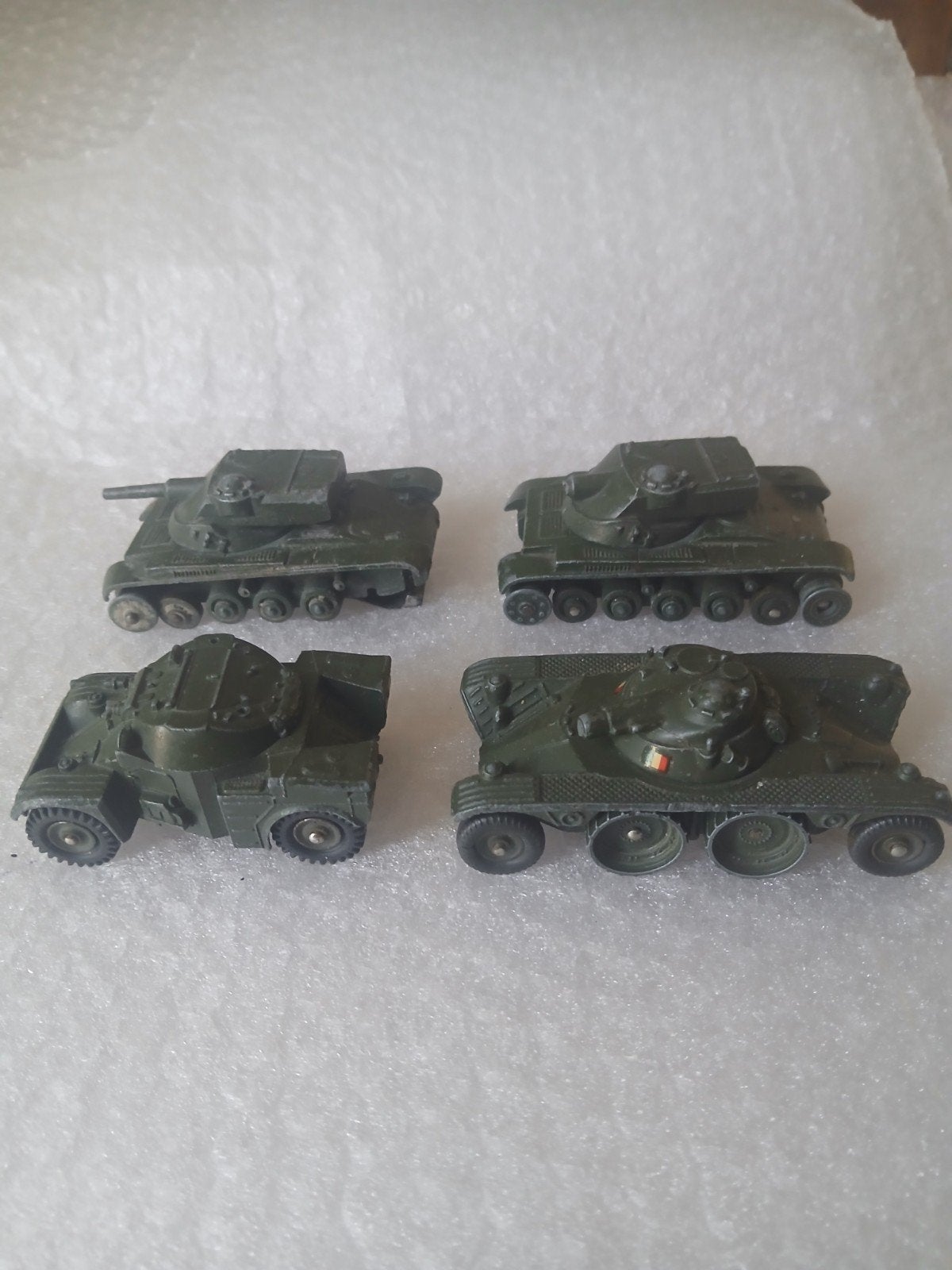 4x militaire tank/pantserwagens Franse Dinky toys,  opknappe, Ophalen of Verzenden, Gebruikt, Dinky Toys