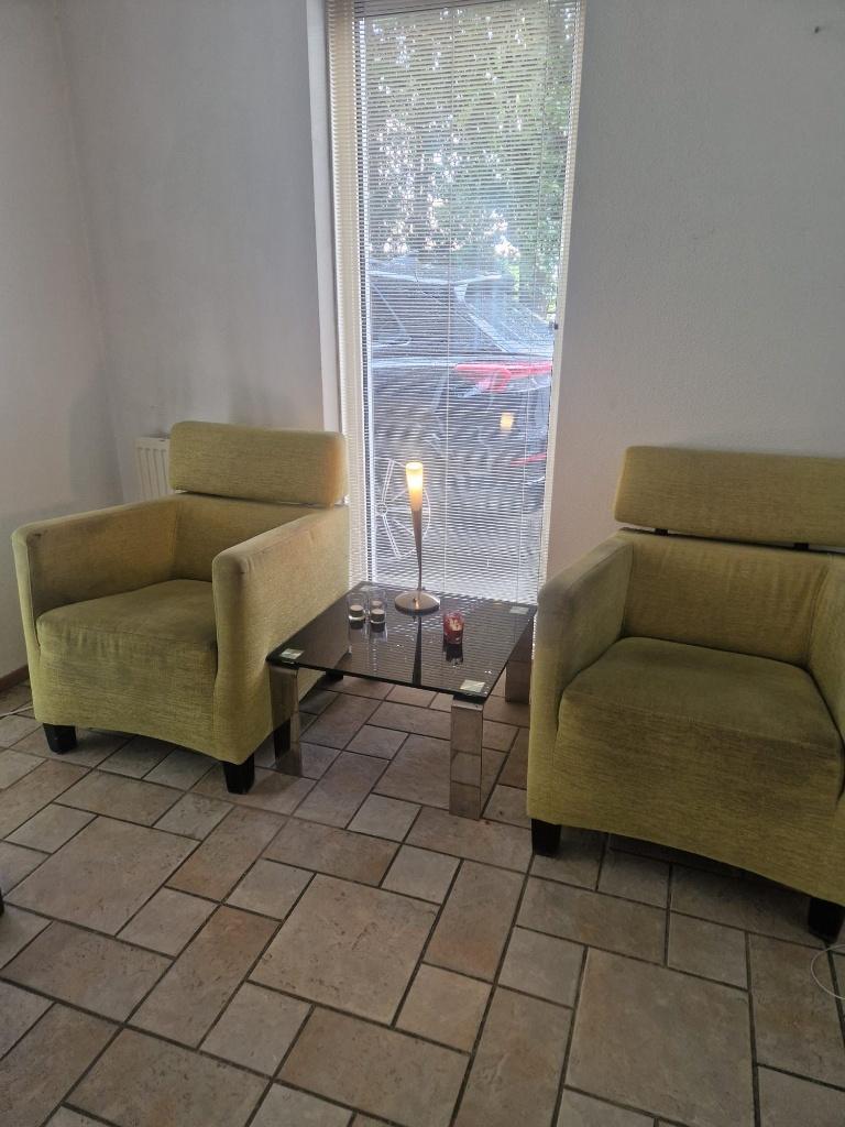 Leuk setje van twee stoelen en een tafel, Ophalen, Gebruikt, Minder dan 75 cm, 50 tot 75 cm
