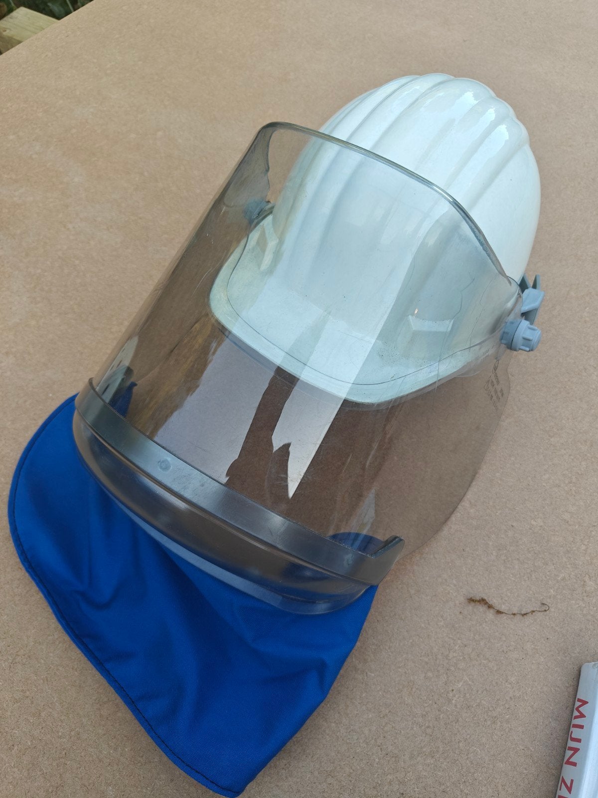 Gelaatsbescherming met helm 1000V - Goede staat, Ophalen of Verzenden, Gebruikt