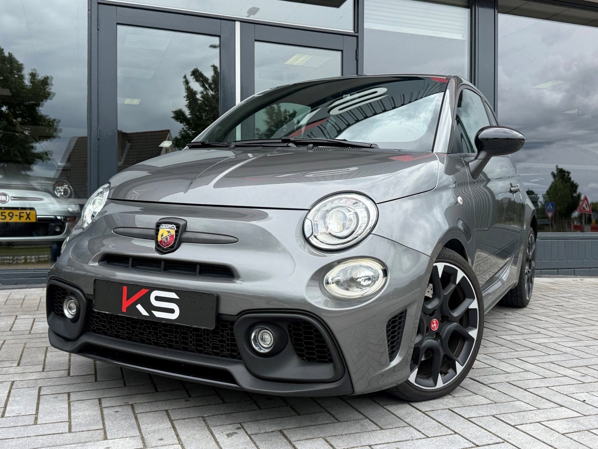 Fiat 500 1.4 T-Jet Abarth Competizione 595 180pk Leder Navi, Auto's, Voorwielaandrijving, Gebruikt, Zwart, 4 stoelen