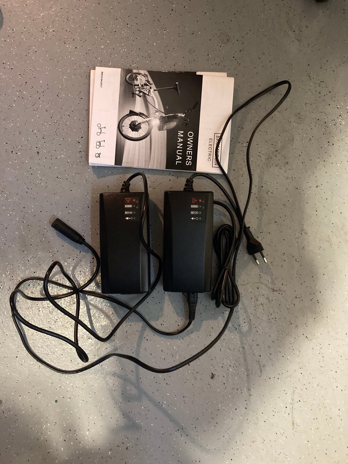 Foto 5 van Brompton electric, 2 stuks, één zwart, één wit, prima staat