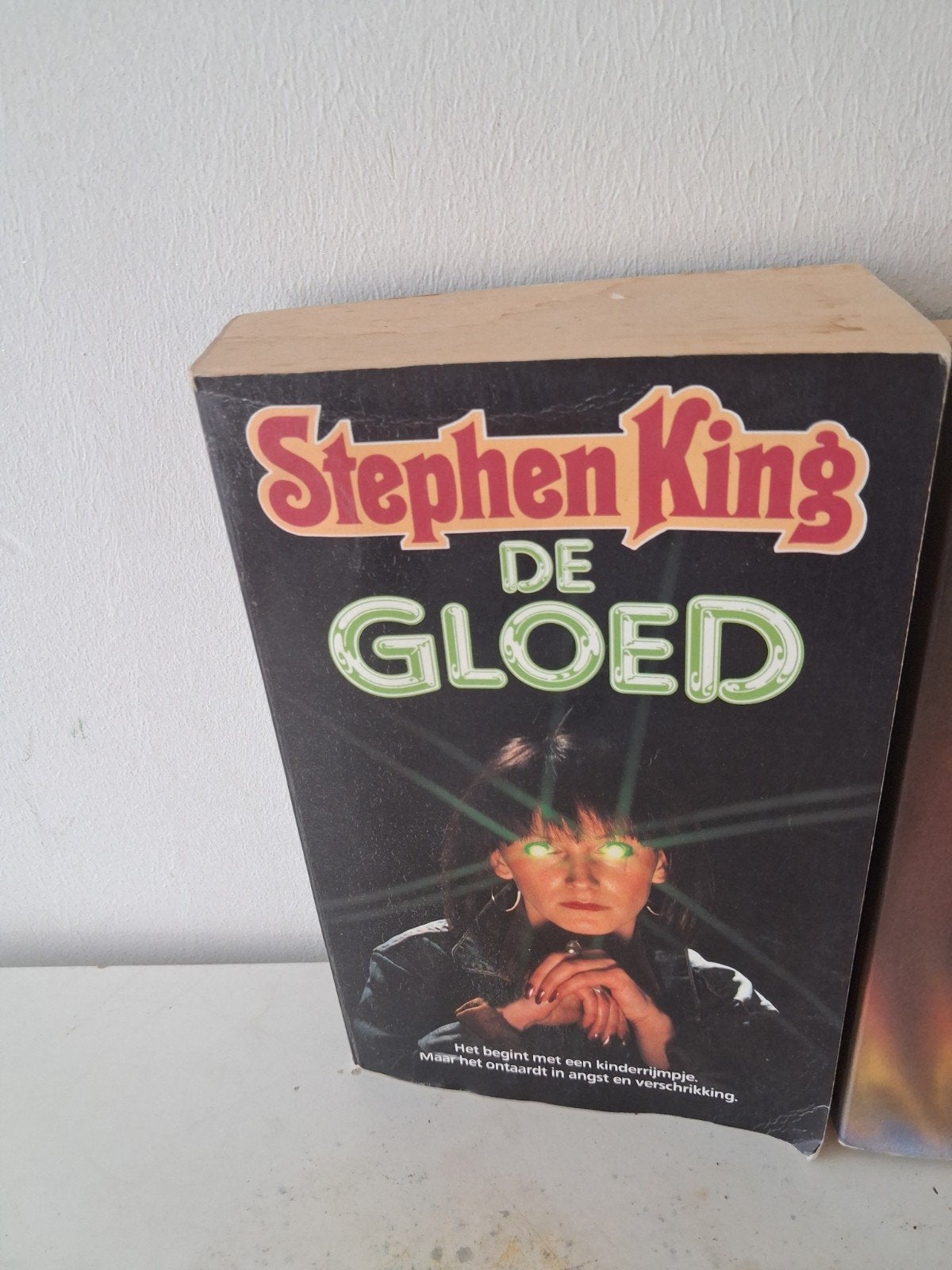 Stephen King - De Gloed (softcover, Nederlandstalig), Boeken, Gelezen, Stephen King, Ophalen of Verzenden, Nederland