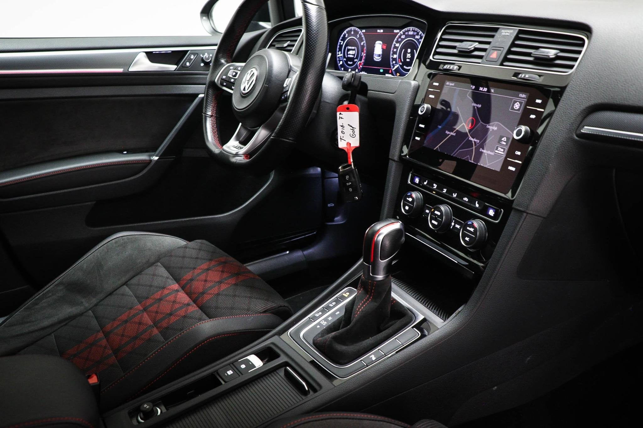 Volkswagen Golf 2.0 TSI GTI TCR | AKRAPOVIC | VIRTUAL COCKPI, Auto's, 1330 kg, Gebruikt, 4 cilinders, Golf