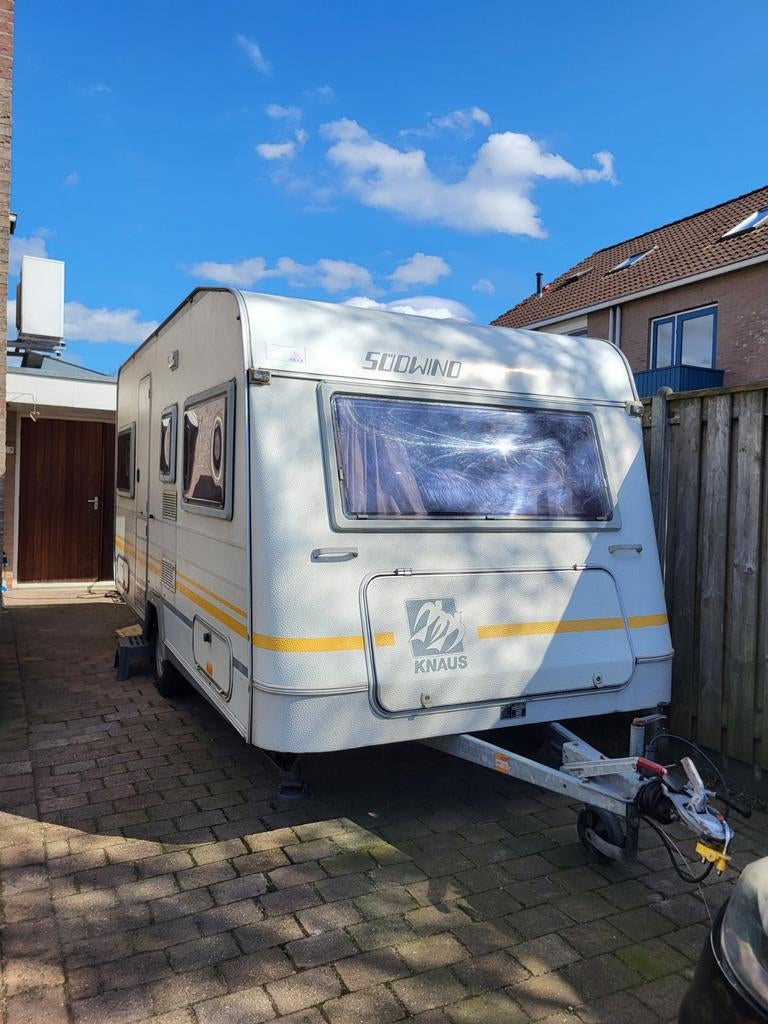 Knaus Sudwind 450 uit 1994 met nieuwe kookplaat en koelkast, Caravans en Kamperen, Caravans, Vast bed, Rondzit, Particulier, Koelkast