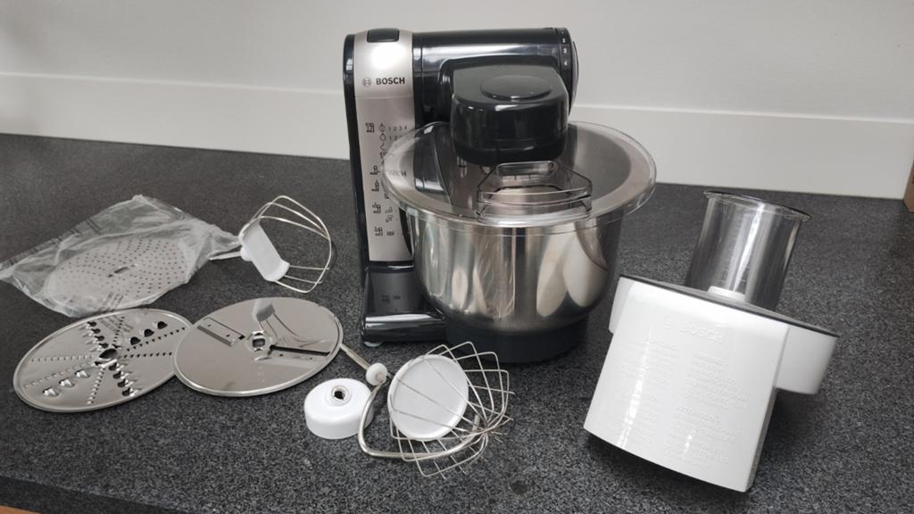 Bosch MUM48A1 keukenmachine, 1 tot 2 liter, Ophalen, Zo goed als nieuw, 3 snelheden of meer
