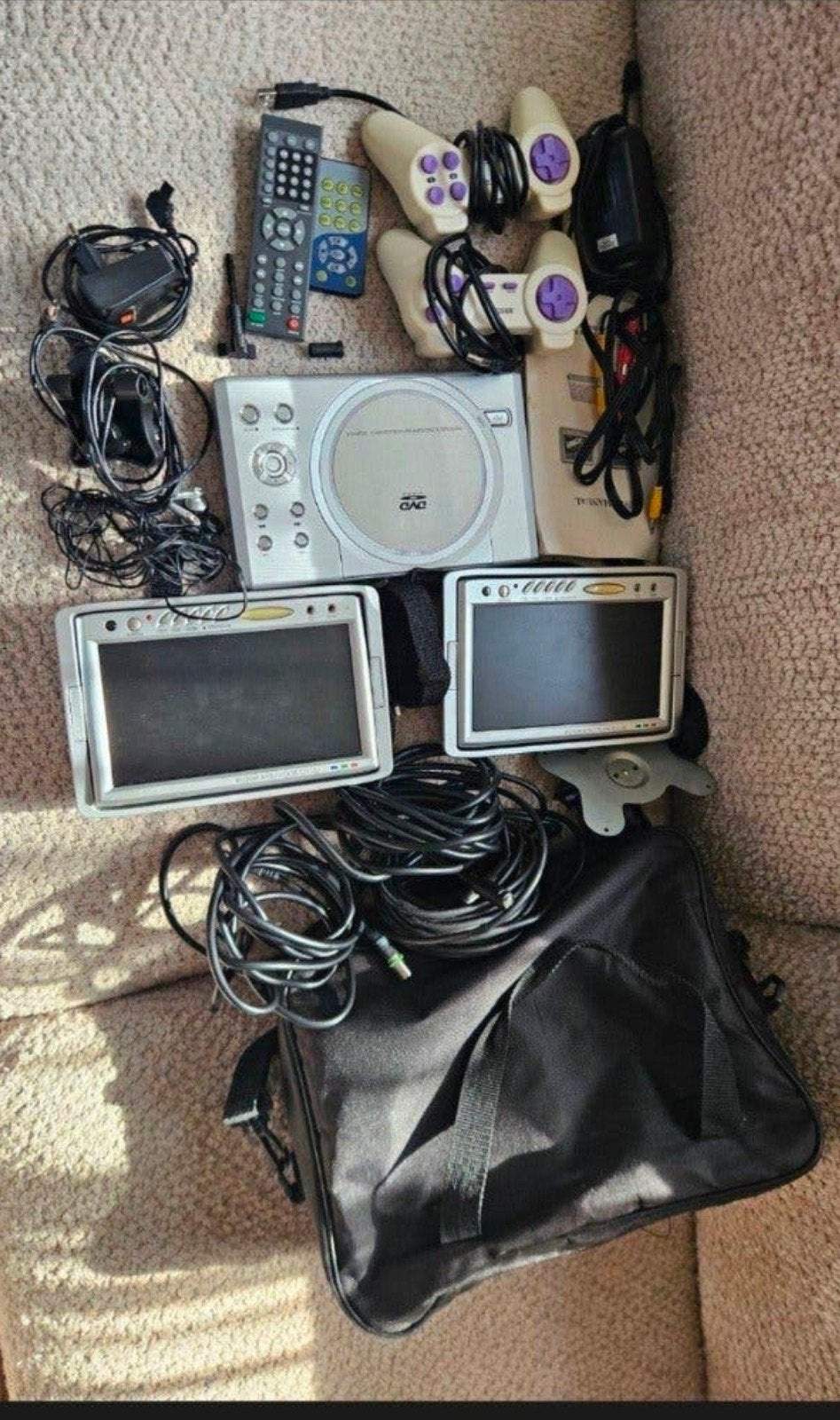 Draagbare DVD-speler met 2 schermen en accessoires, Ophalen of Verzenden, Gebruikt, Met 3 controllers of meer