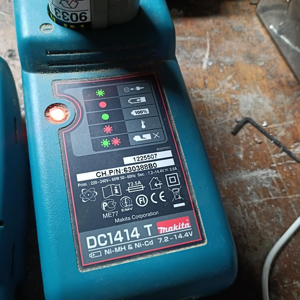 Wegens omst. Makita DC1414 T   laser met boormachine, Ophalen of Verzenden, Boormachine