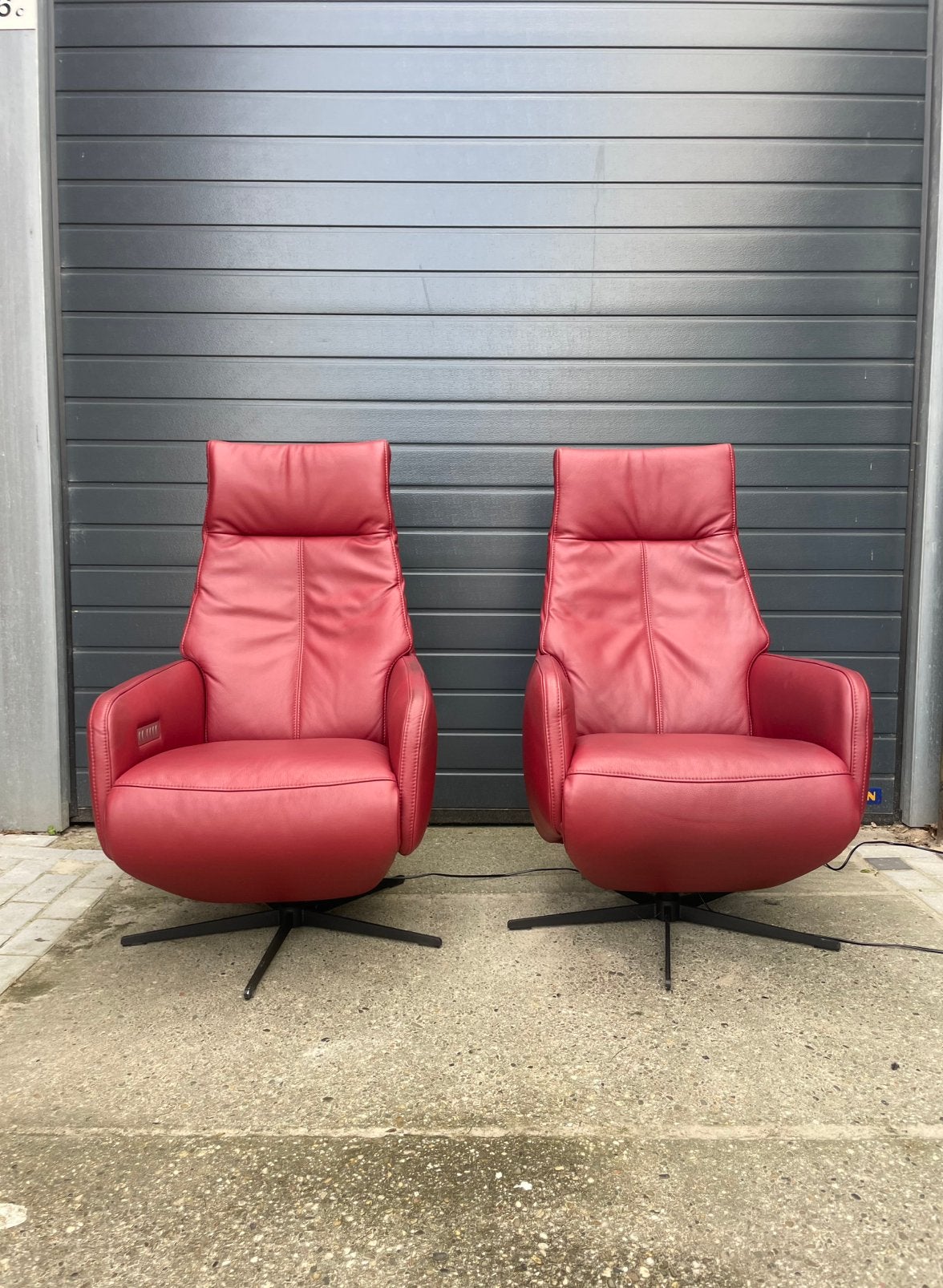 Twee nette montel relax fauteuils / relax stoelen rood leer, Minder dan 75 cm, Ophalen of Verzenden, 50 tot 75 cm, A