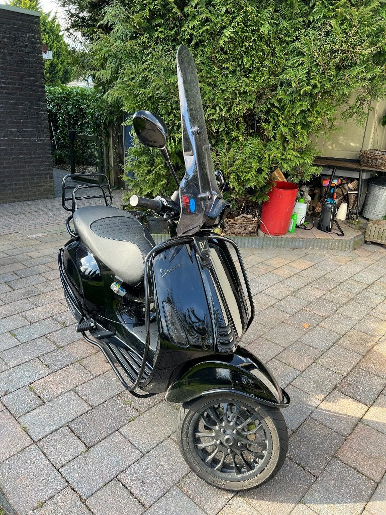 Vespa Sprint 2021 zwart-carbon accent, Fietsen en Brommers, Scooters | Vespa, Ophalen, Gebruikt, Vespa S, 49 cc