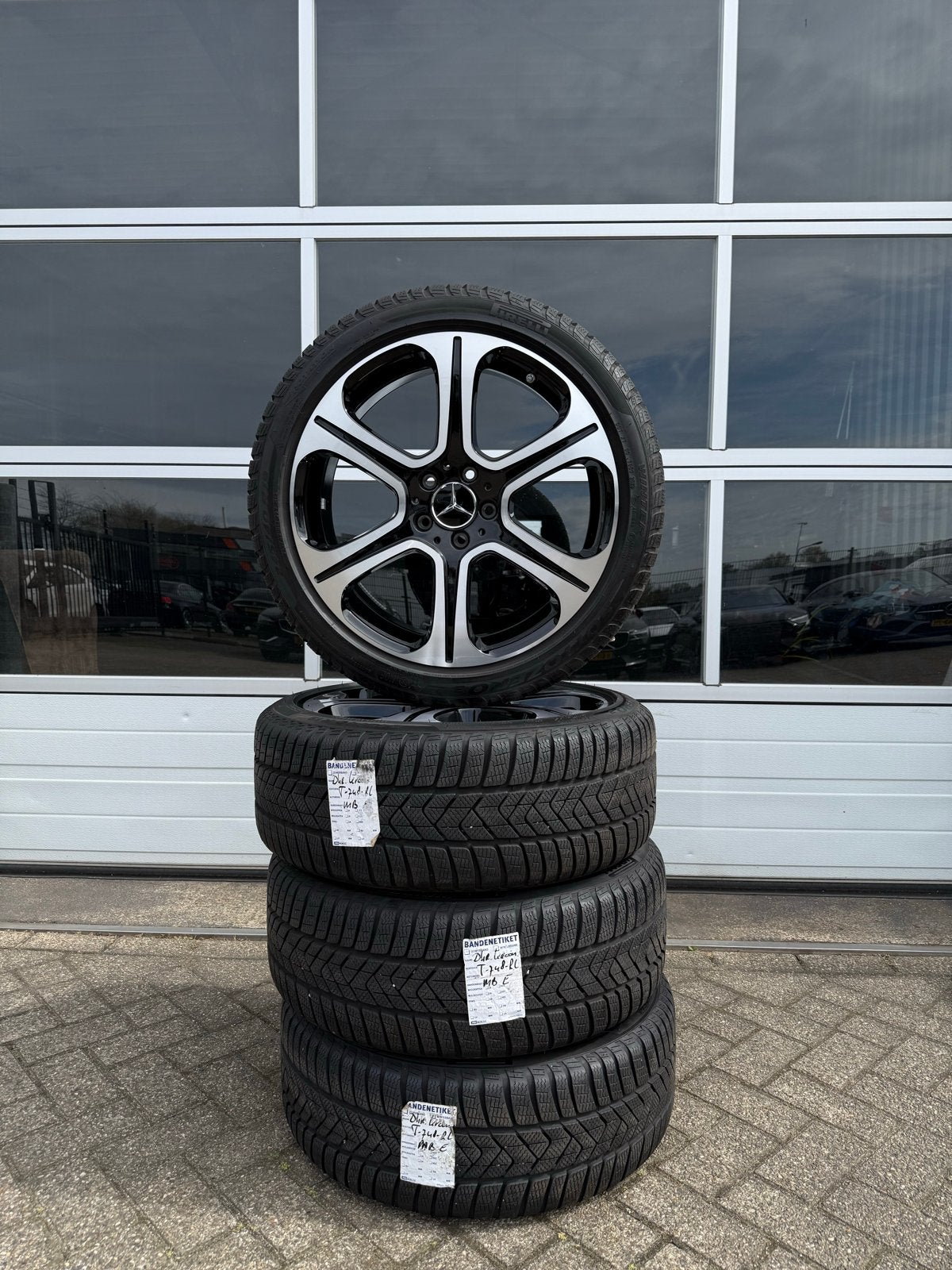 Mercedes E-Klasse W213 set winterbanden 19 inch origineel, Auto-onderdelen, Banden en Velgen, Banden en Velgen, Winterbanden, Personenwagen